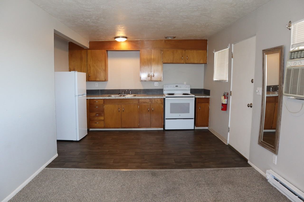 1706 W Idaho St #C - Photo 3 of 8