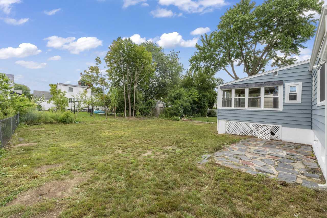 142 W Oldis St #NA - Photo 2 of 18