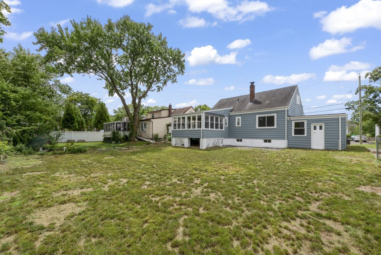 142 W Oldis St #NA - Photo 3 of 18