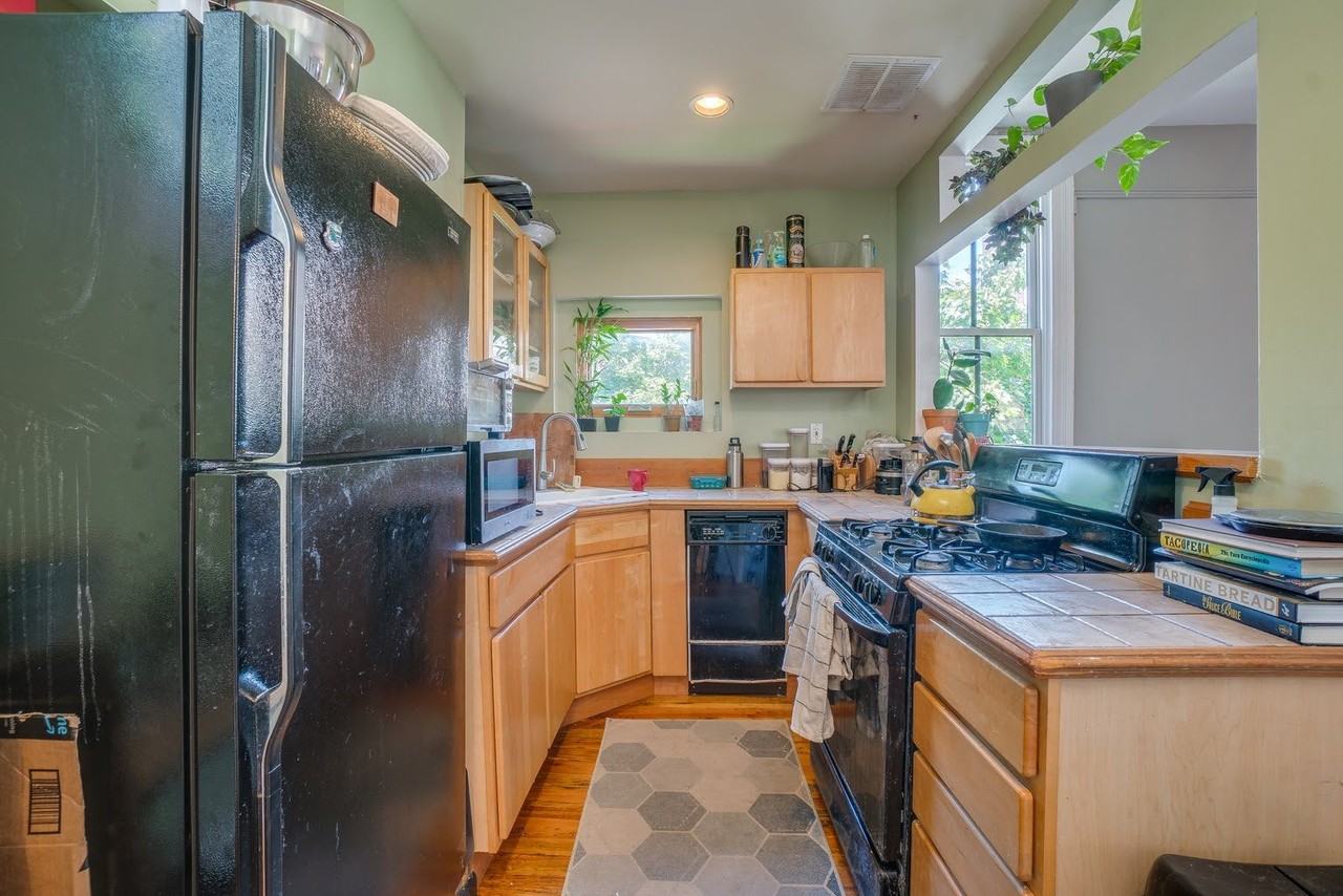 127 W Read St #1 - Photo 3 of 23