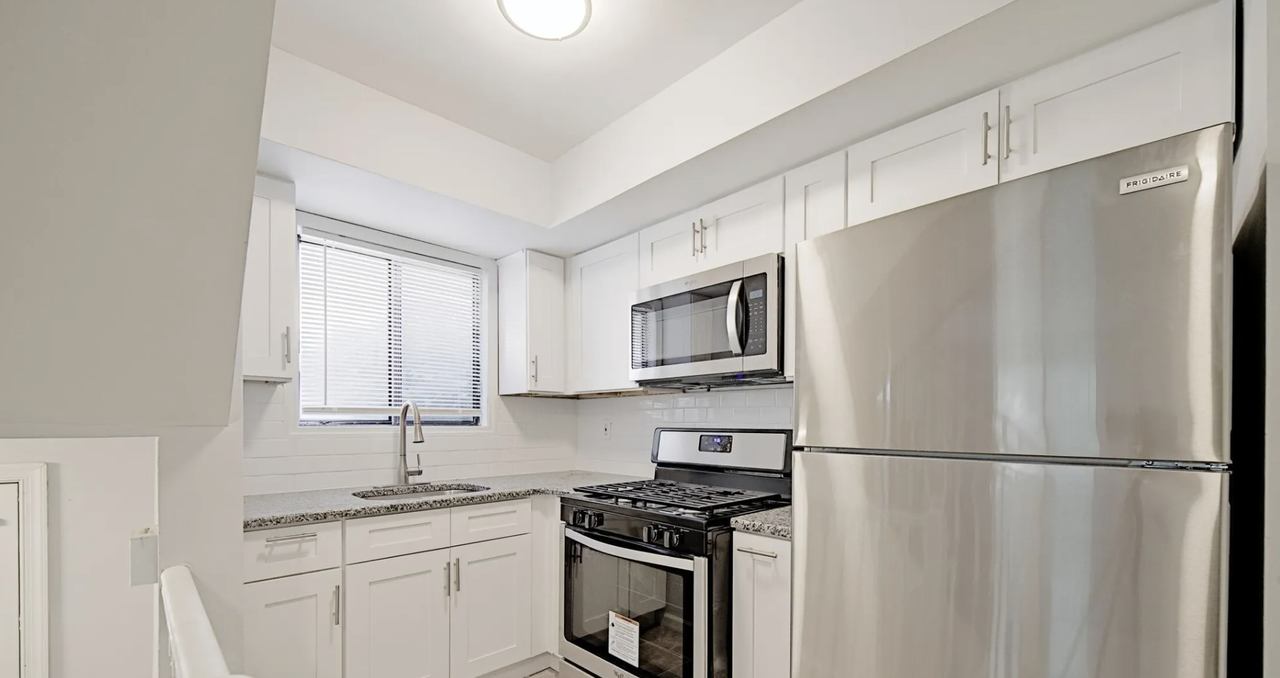 20 Davis Ct #121 - Photo 2 of 11