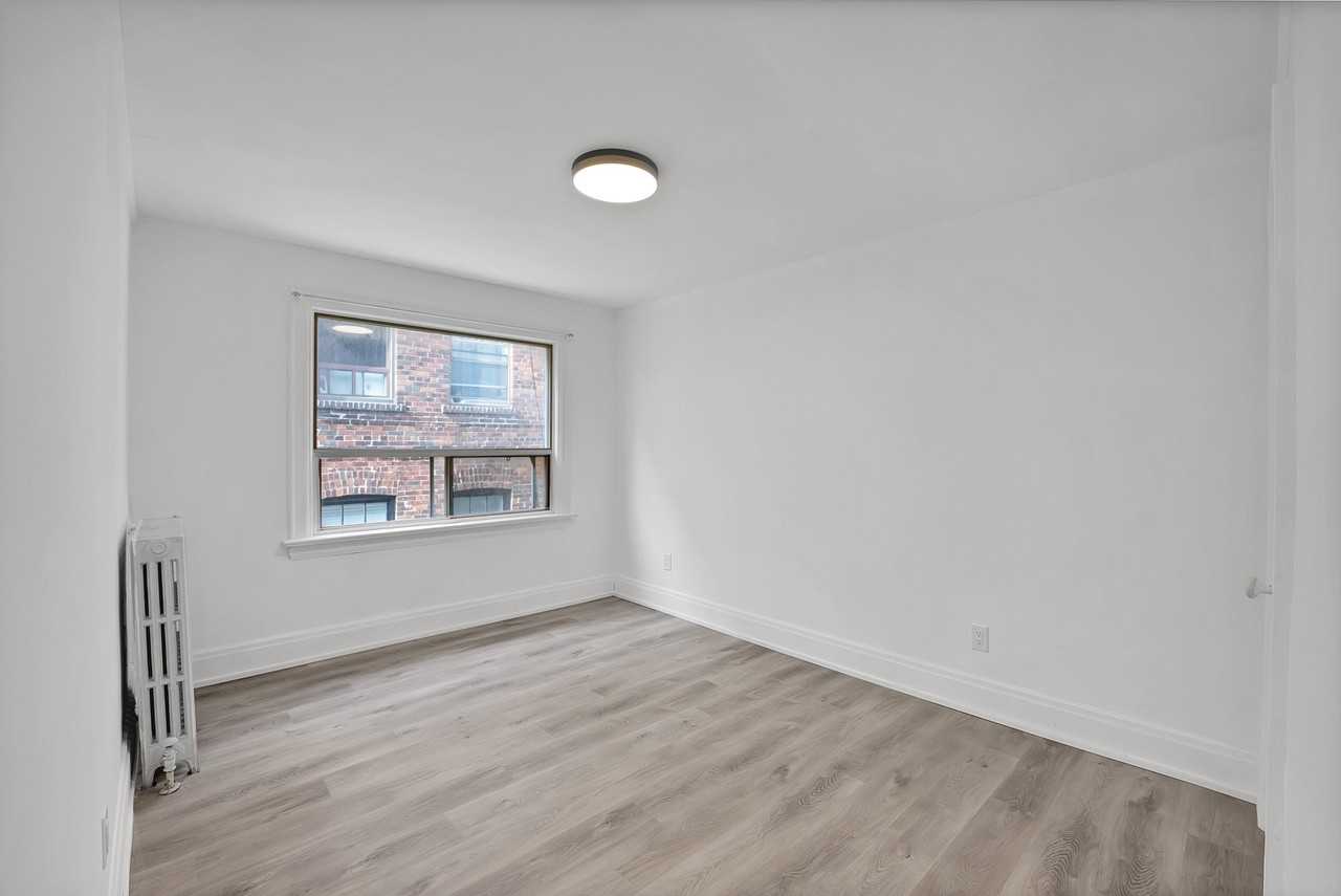 917 St. Clair Avenue West - Photo 6 of 50