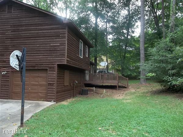 600 Spring Dr - Photo 2 of 6