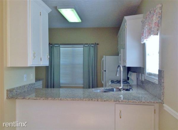 600 Spring Dr - Photo 3 of 6