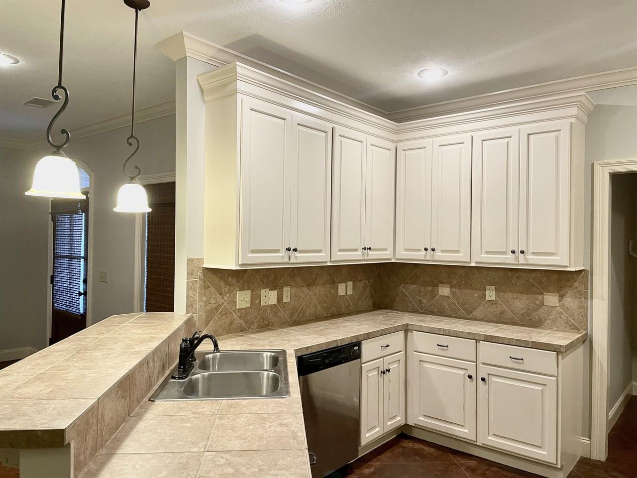 146 W Pinebrook Dr #1 - Photo 2 of 19