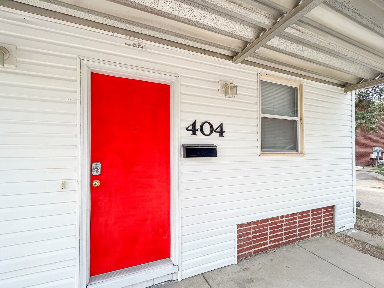 404 S Mulberry St #1 - Photo 2 of 20