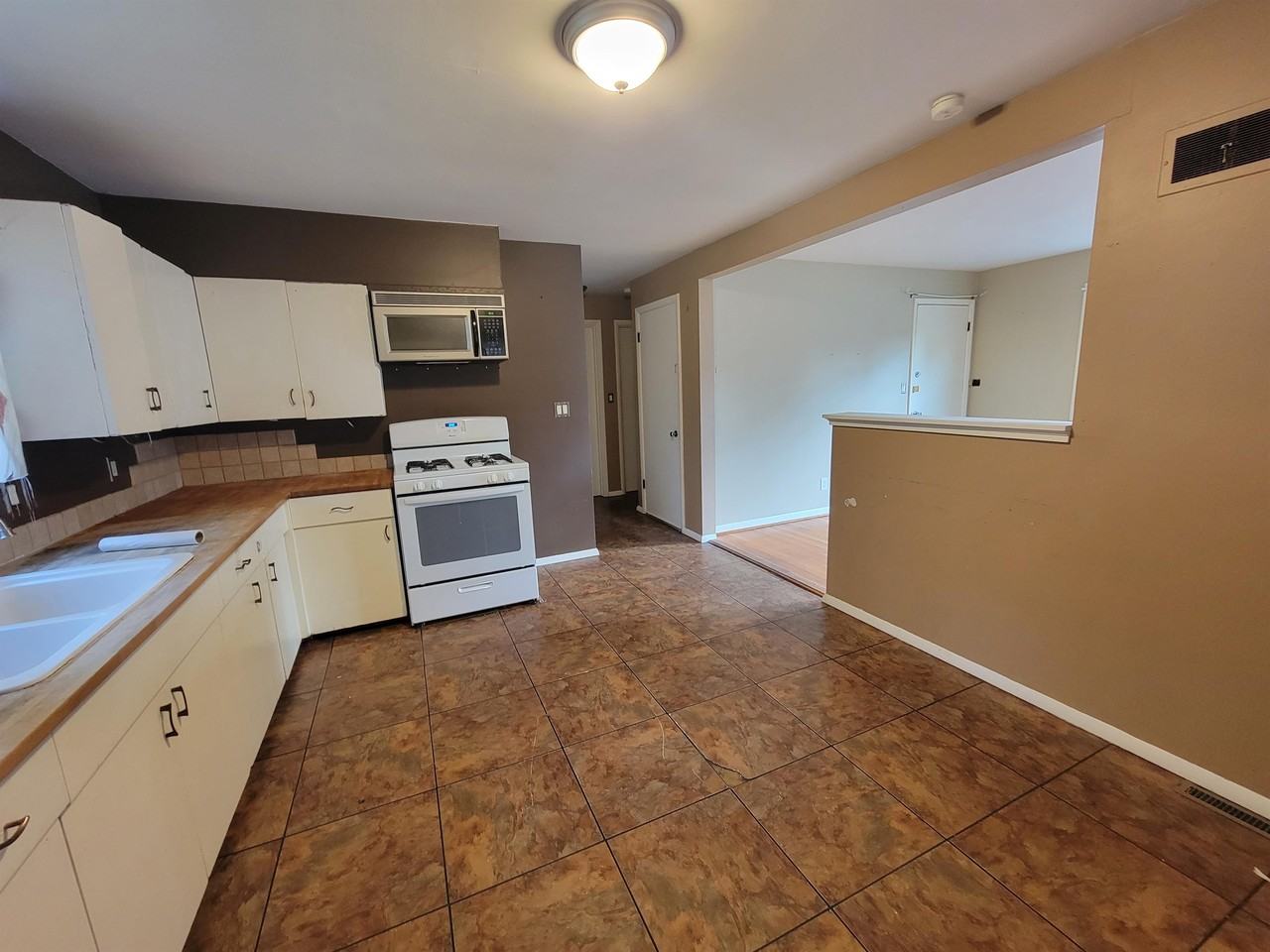 4 Meadow St Lowr - Photo 3 of 7