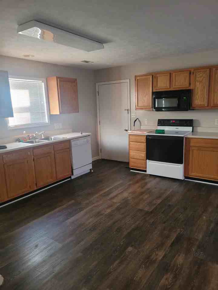 304 N Ferne Clyffe Rd #304 - Photo 2 of 10