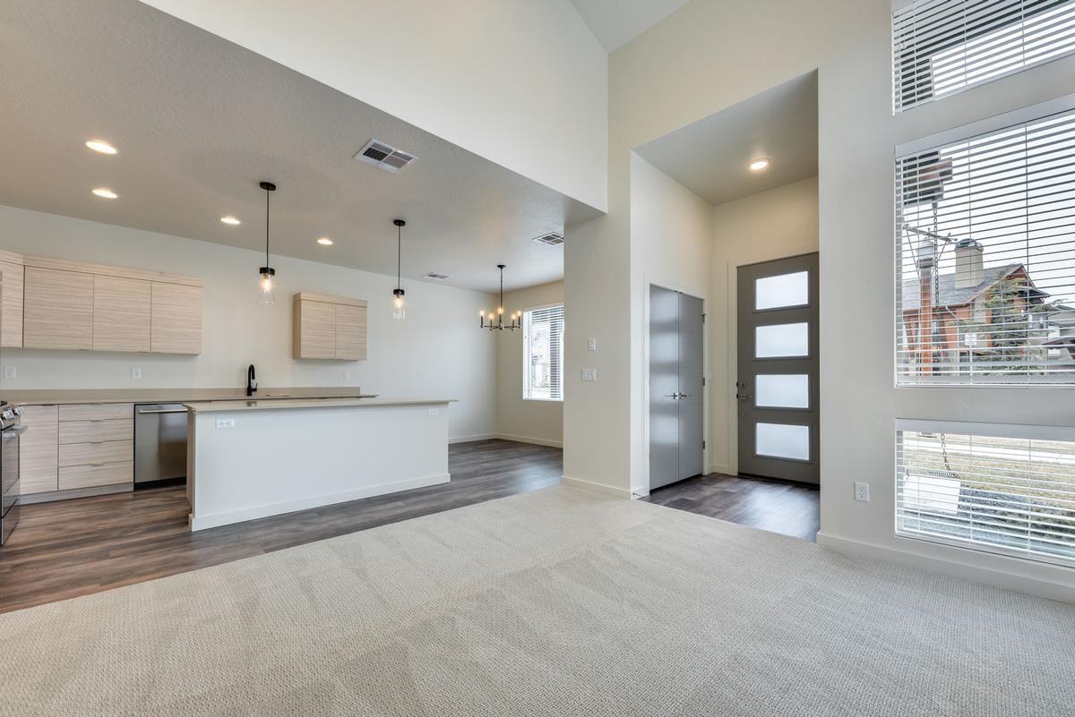 1290 E Lone Creek Dr - Photo 6 of 18