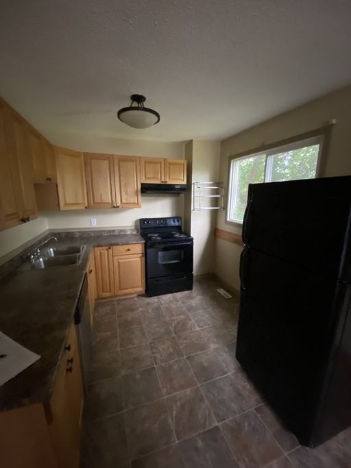 9303 101 Ave #B - Photo 3 of 13