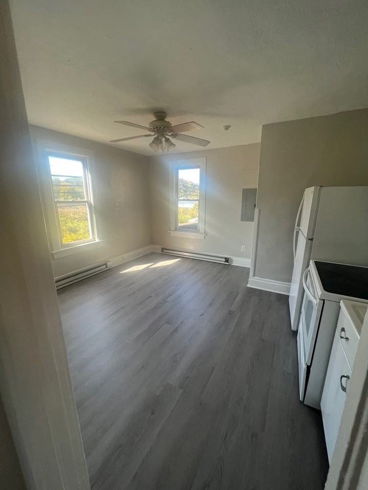 2045 Listravia Ave #A - Photo 3 of 4