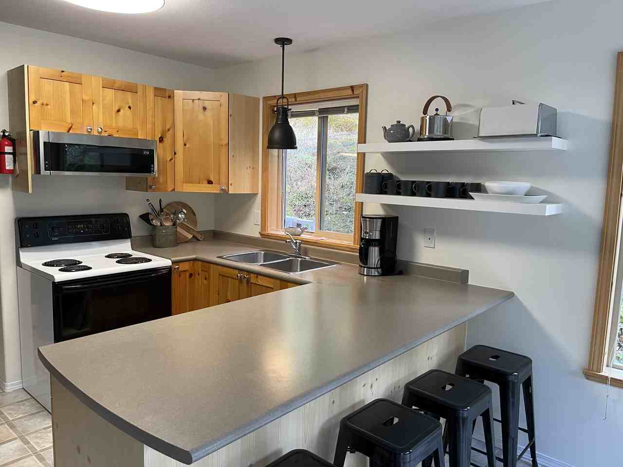 8650 Redrooffs Road - Photo 3 of 10