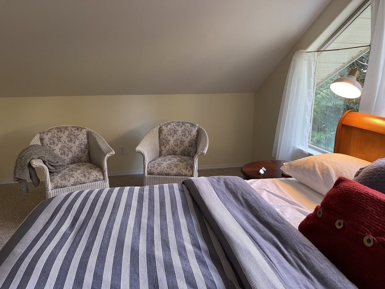 8650 Redrooffs Road - Photo 4 of 10