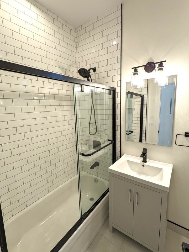 1517 Waller St #4 - Photo 3 of 9