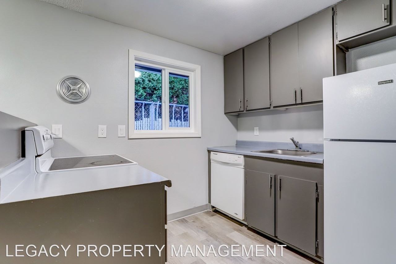 110 NE 160th Ave - Photo 2 of 13