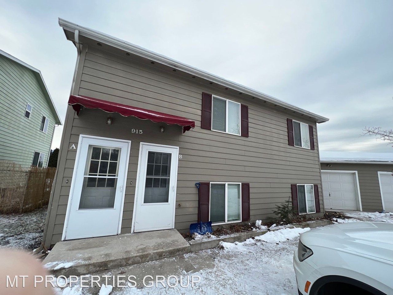 915 Defoe St - Photo 2 of 8