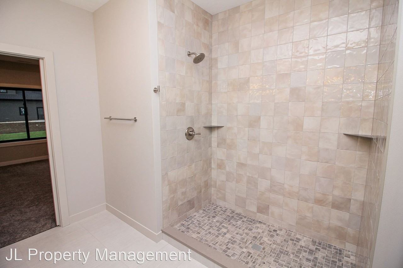 5400 W Patriot St - Photo 3 of 40