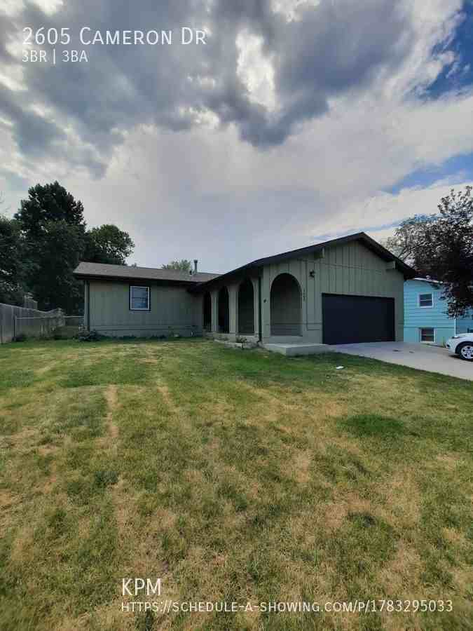 2605 Cameron Dr - Photo 2 of 27