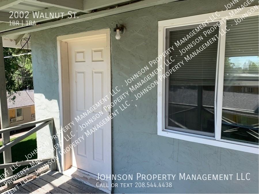 2002 Walnut St - Photo 4 of 14