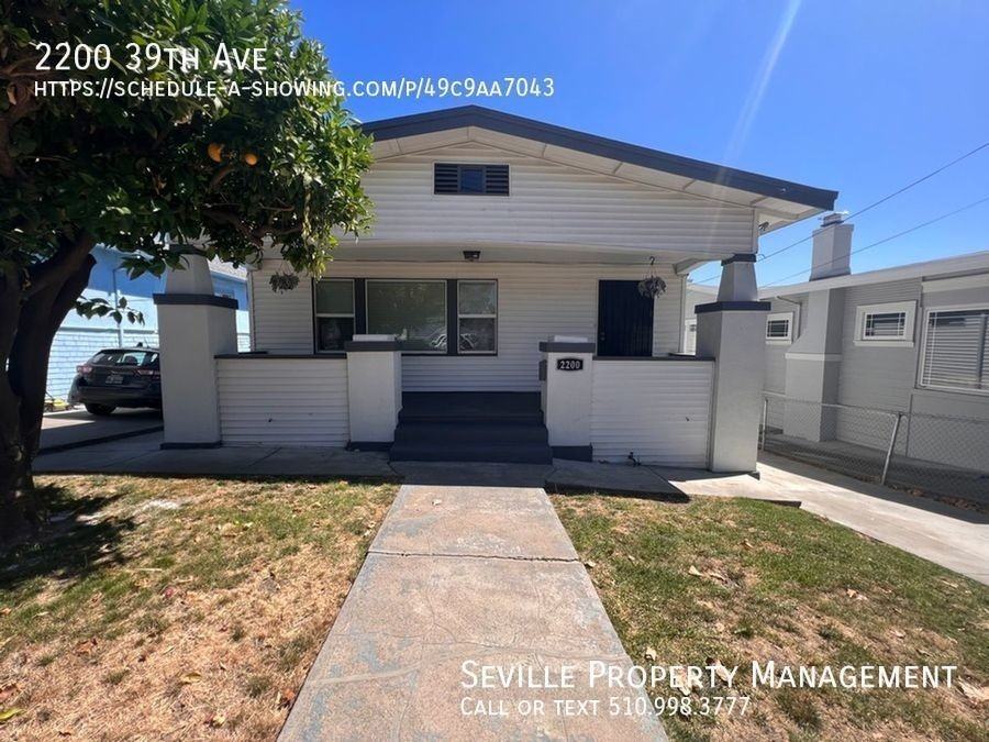 2200 39th Ave - Photo 2 of 50