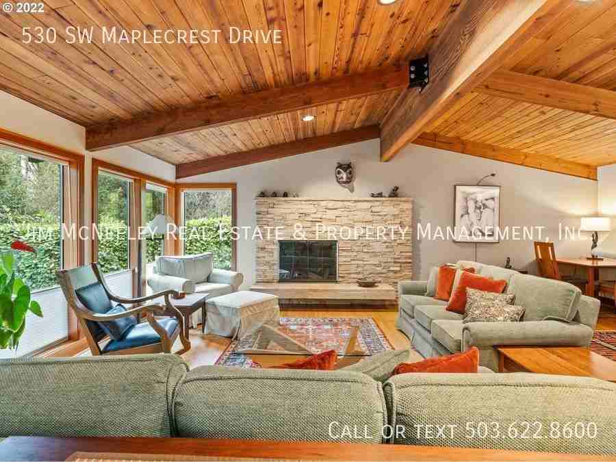 530 Sw Maplecrest Dr - Photo 3 of 19