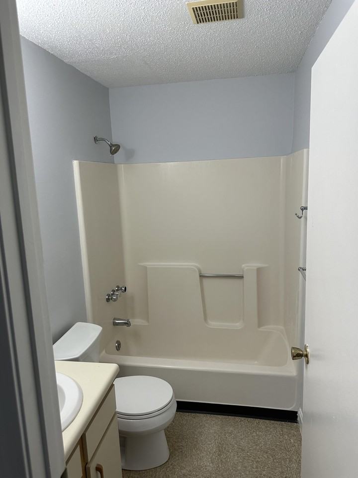 4 New Haven DrUnit: 202 #202 - Photo 3 of 13