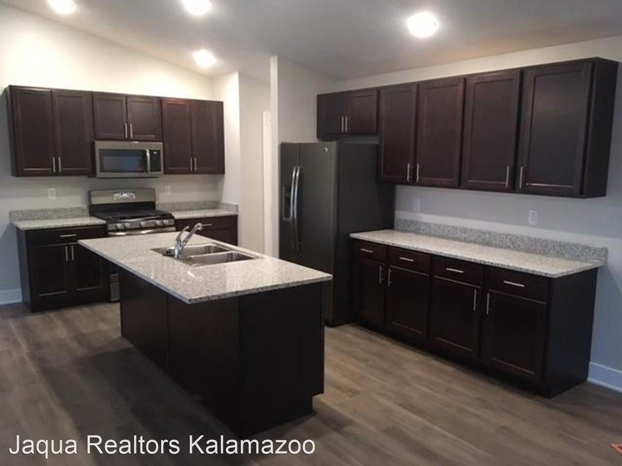 1250  S. Village Circle - Photo 2 of 9