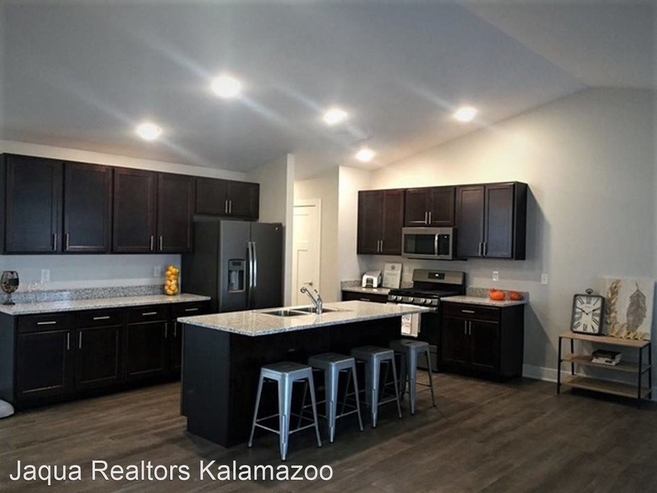 1250  S. Village Circle - Photo 3 of 9