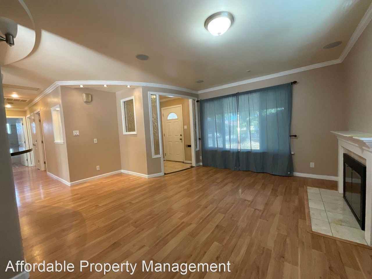 2490 Cryer St - Photo 2 of 18