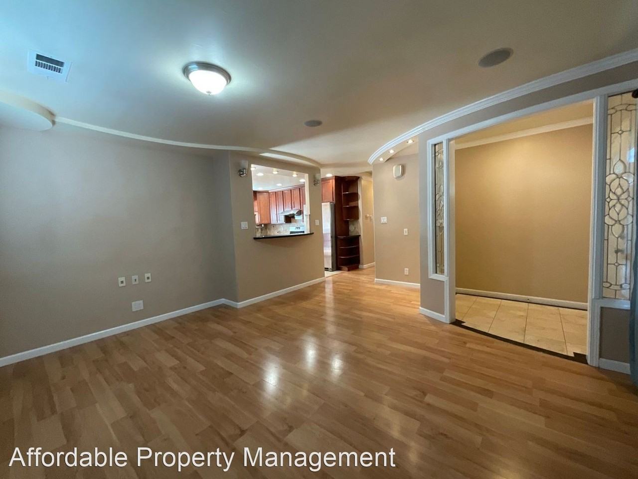 2490 Cryer St - Photo 3 of 18