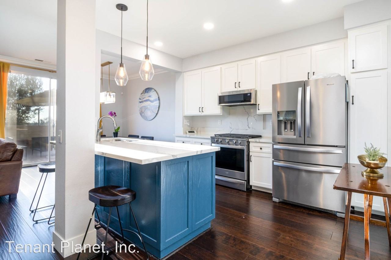 2237 Lago Madero - Photo 2 of 21