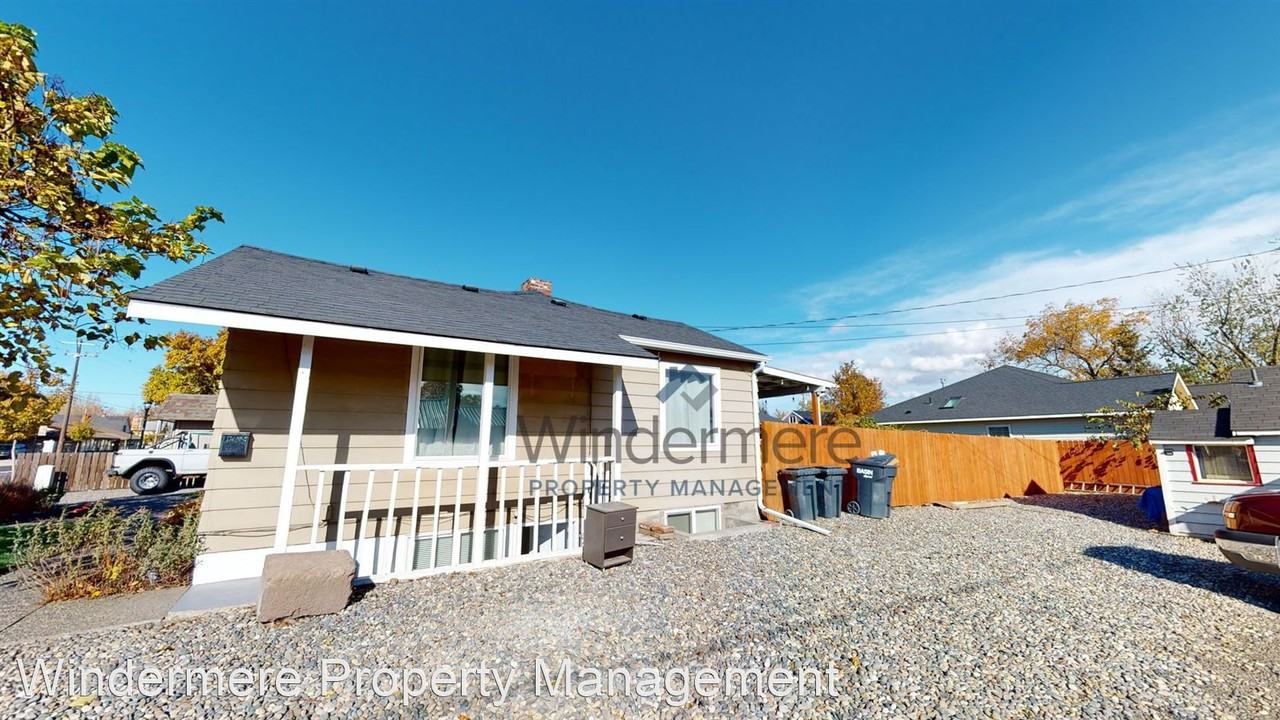 817 S College Ave Apartments in College Place, WA 99324 Zumper