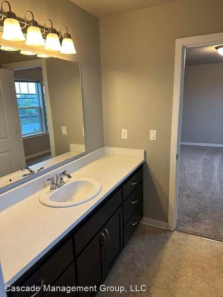 217-237 NW Tigress Drive / 3140-3144 NW 9th Street - Photo 2 of 18