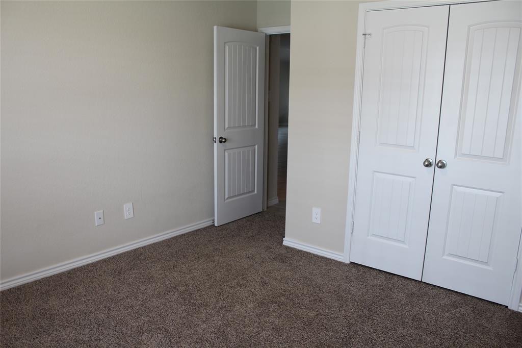 902 Briscoe St - Photo 2 of 10