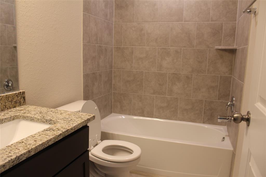 902 Briscoe St - Photo 3 of 10