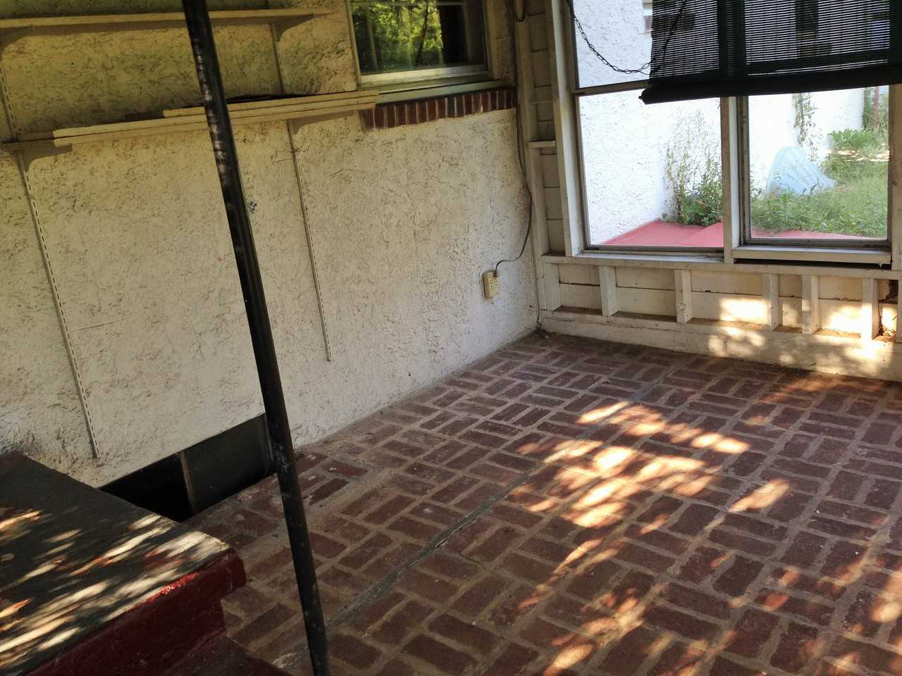 702 W 3rd Ave - Photo 2 of 7