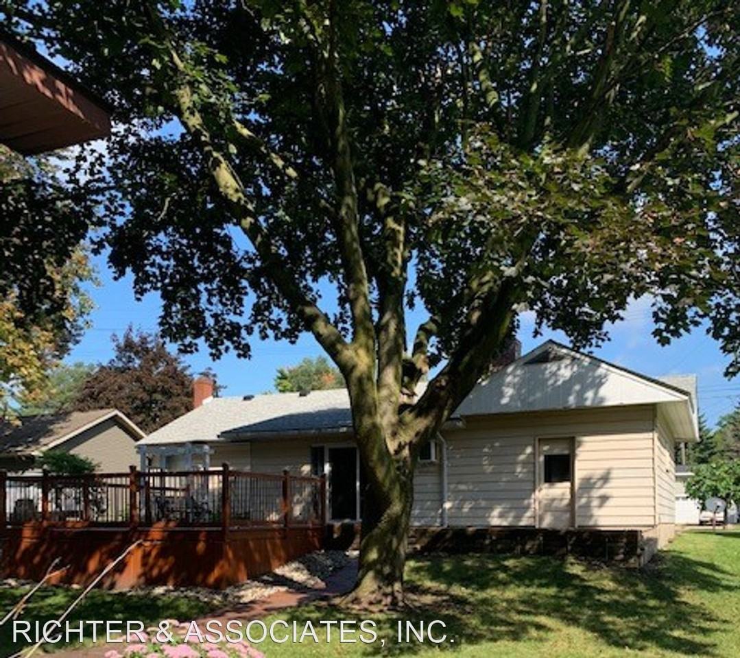 420 E Frank St - Photo 3 of 16