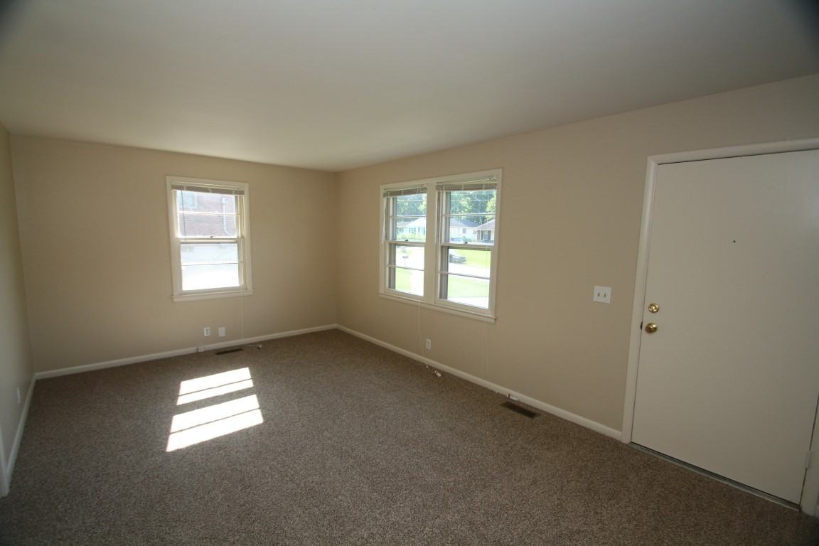 1908 Louanne Dr - Photo 2 of 11