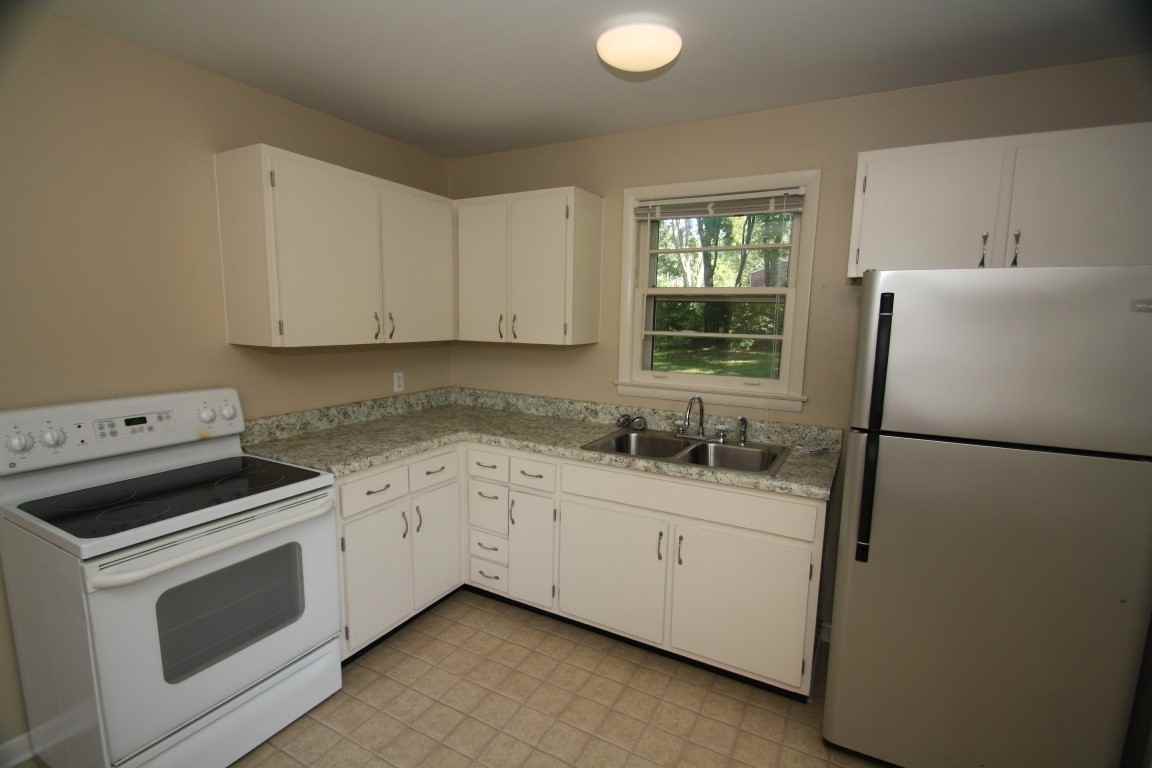 1908 Louanne Dr - Photo 3 of 11