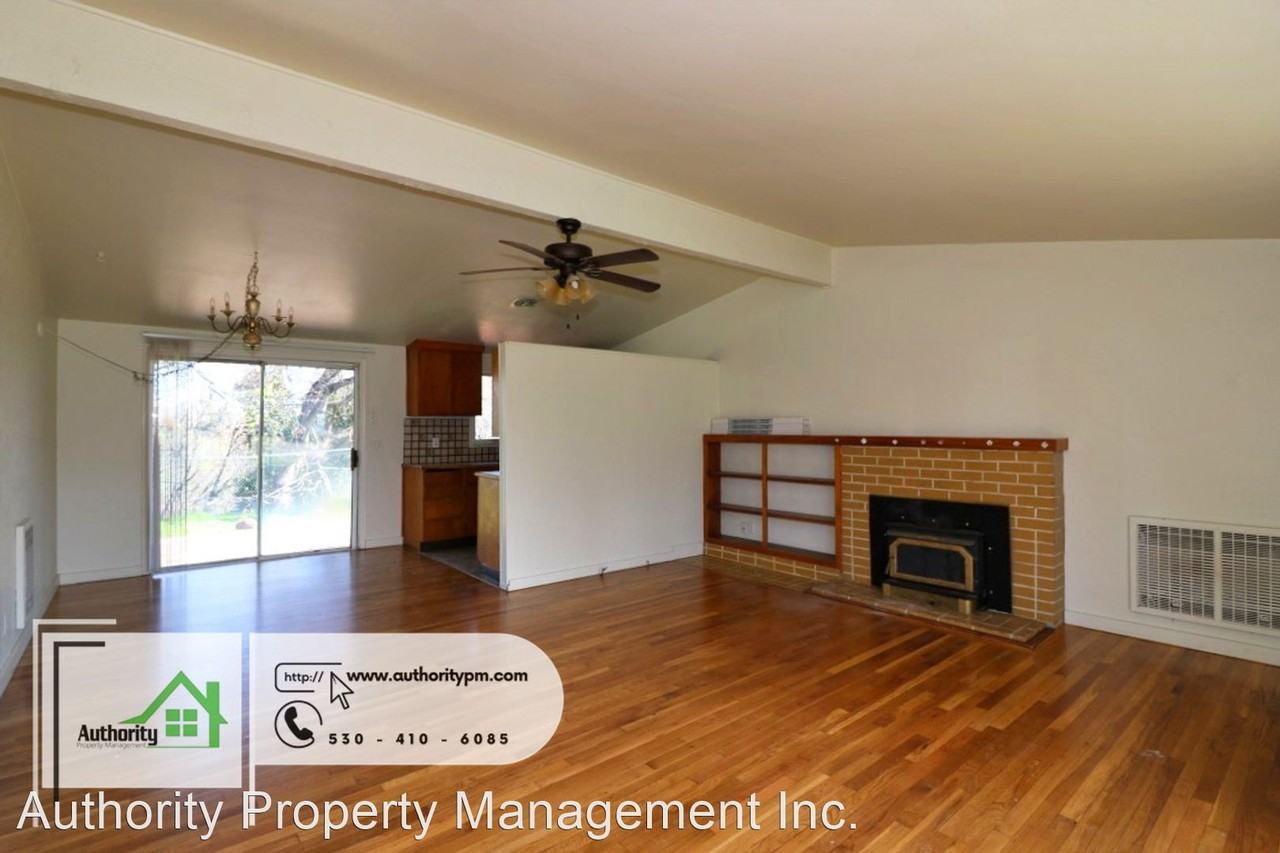 1412 Riviera Dr - Photo 3 of 17