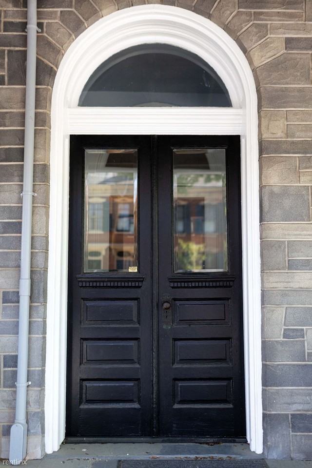 433 W Walnut St - Photo 3 of 31