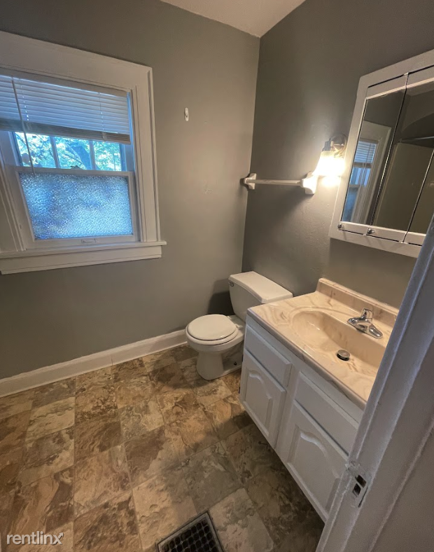 567 Sheridan Ave - Photo 3 of 6