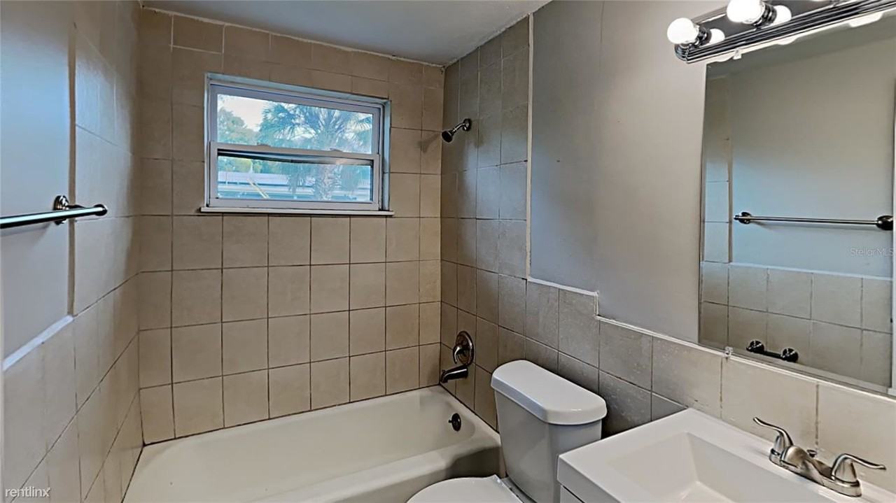 4949 Lake Ridge Ln - Photo 3 of 5