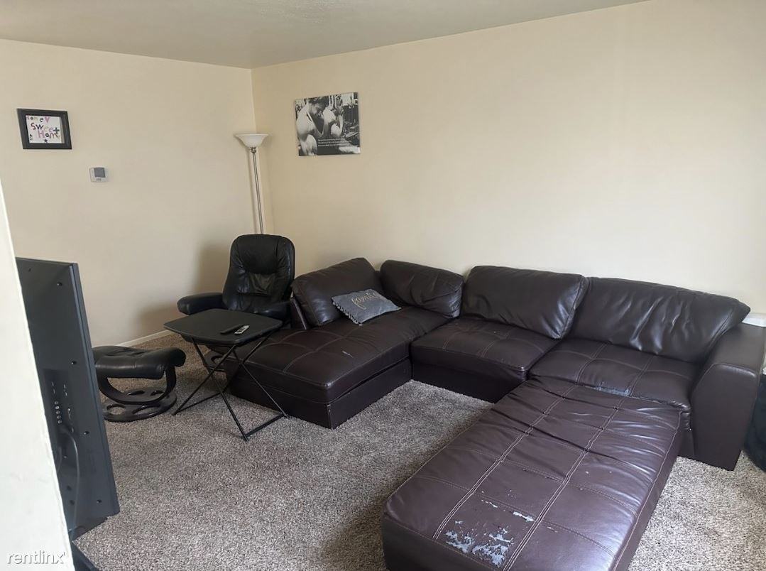 2424 Valley Rd - Photo 2 of 7