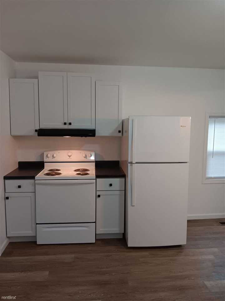 1301 W Willow St - Photo 2 of 10