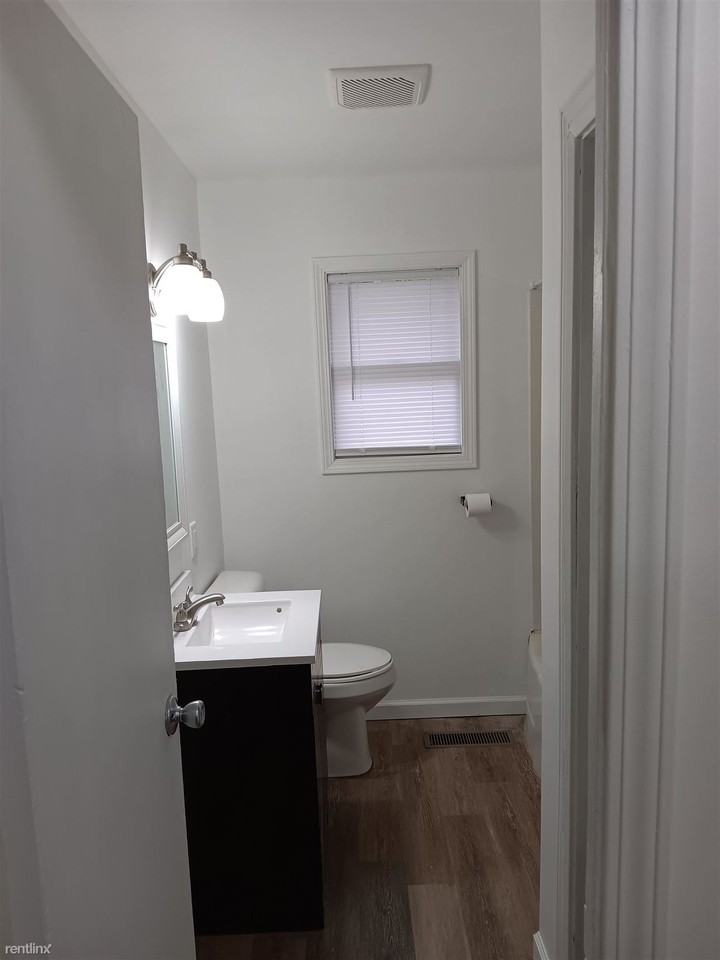 1301 W Willow St - Photo 3 of 10