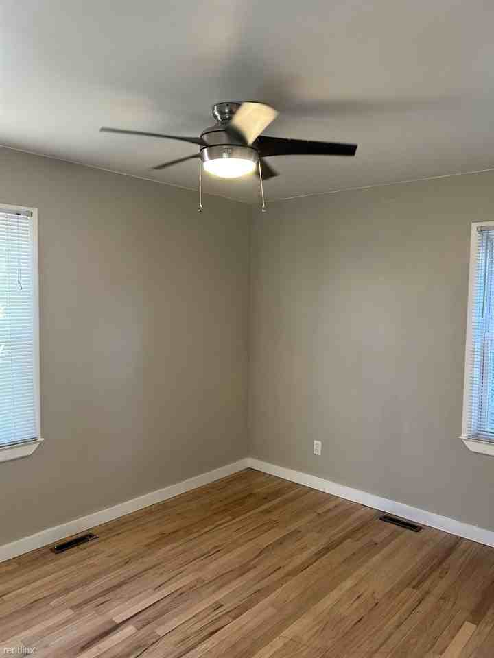 285 W Maple Rd - Photo 2 of 11