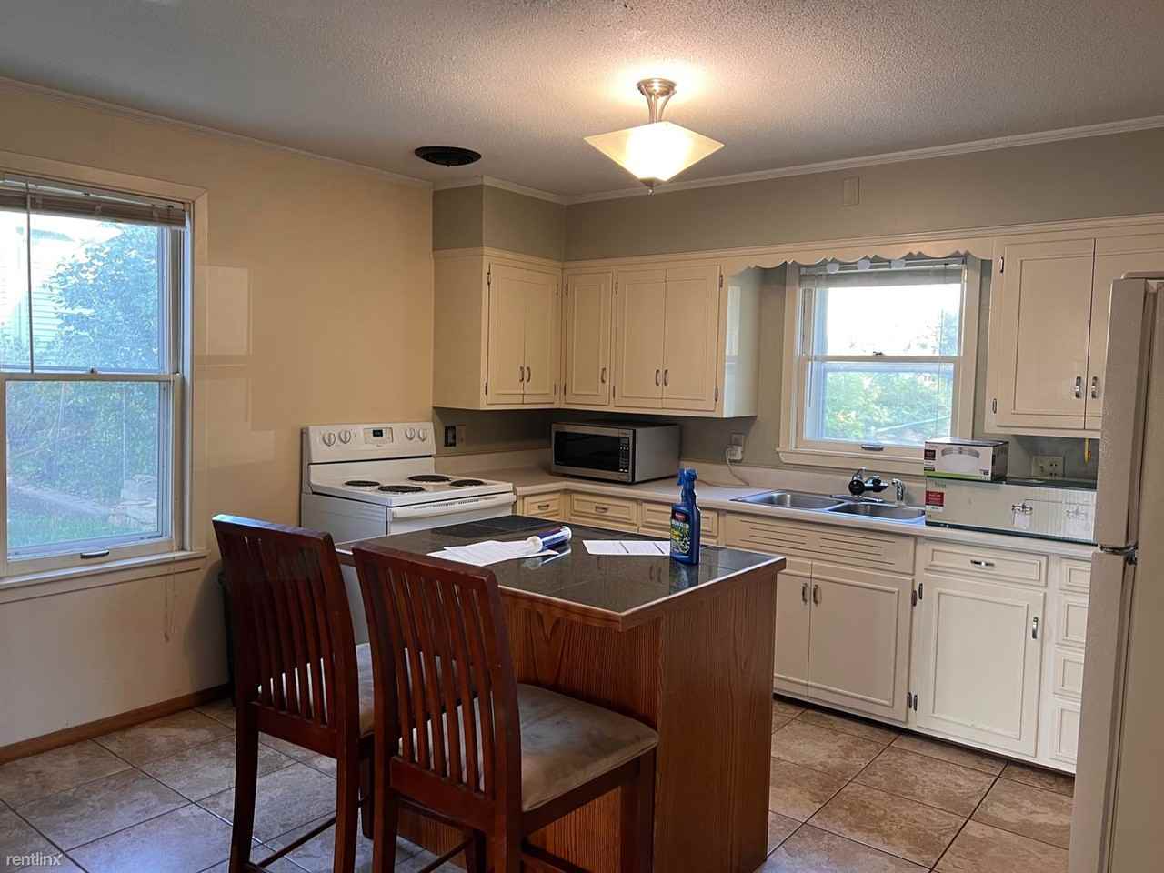 221 N 5th St - Photo 2 of 7