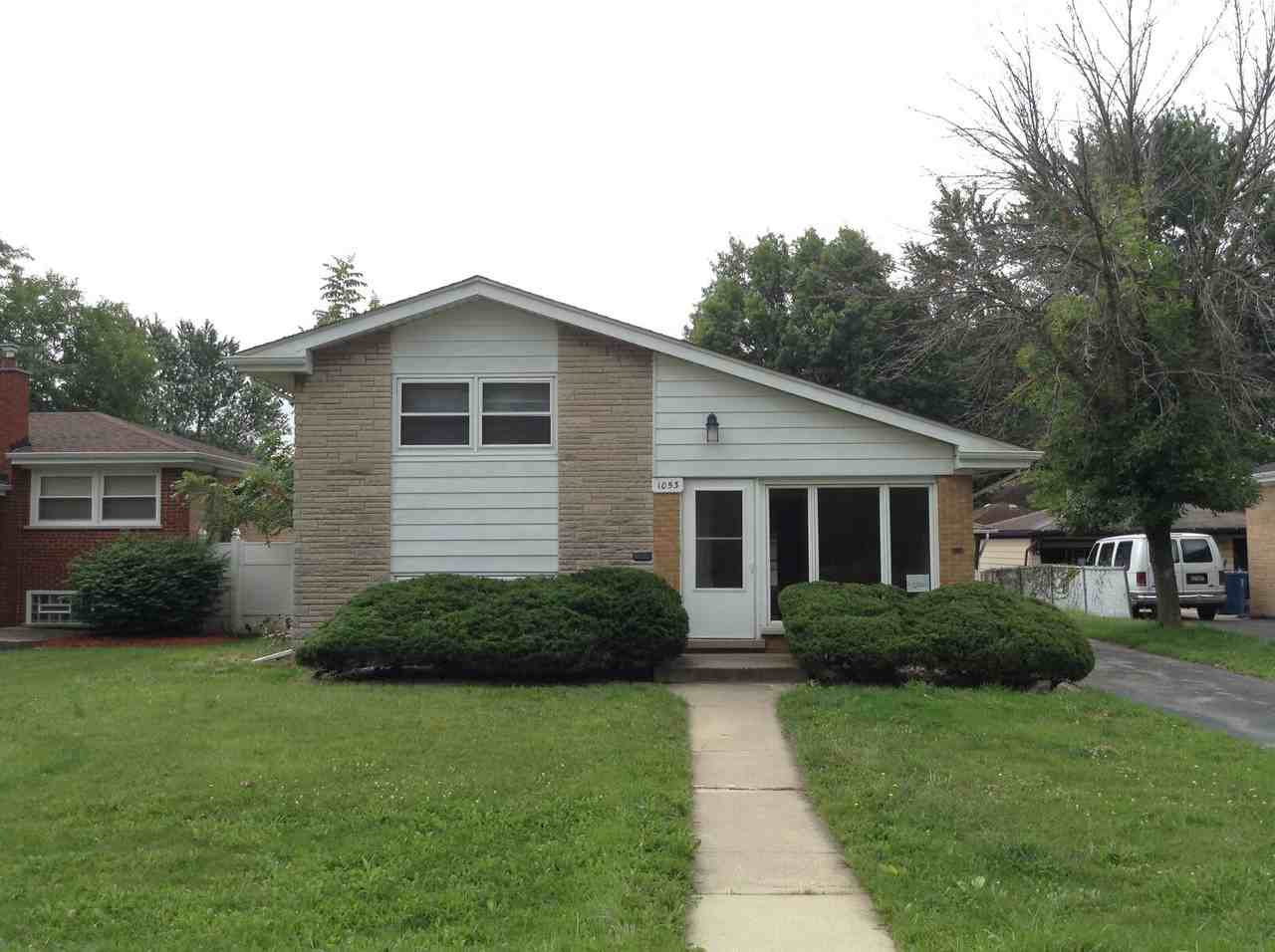 1053 Riverview Dr - Photo 2 of 4
