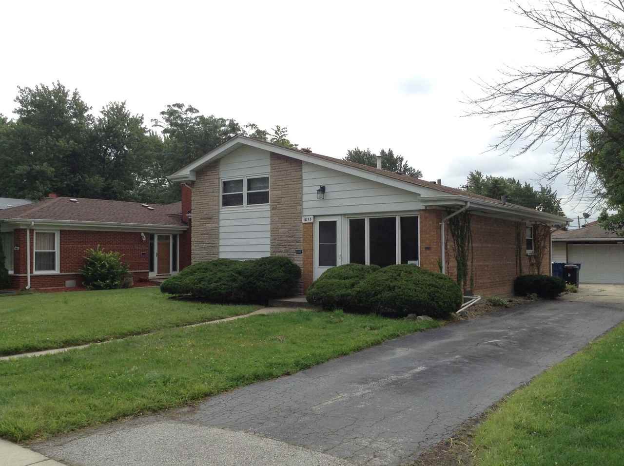 1053 Riverview Dr - Photo 3 of 4